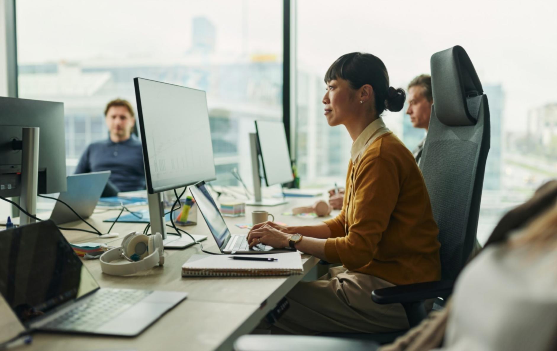 Інструктор Loxarius демонструє роботу з пропсами під час онлайн-заняття